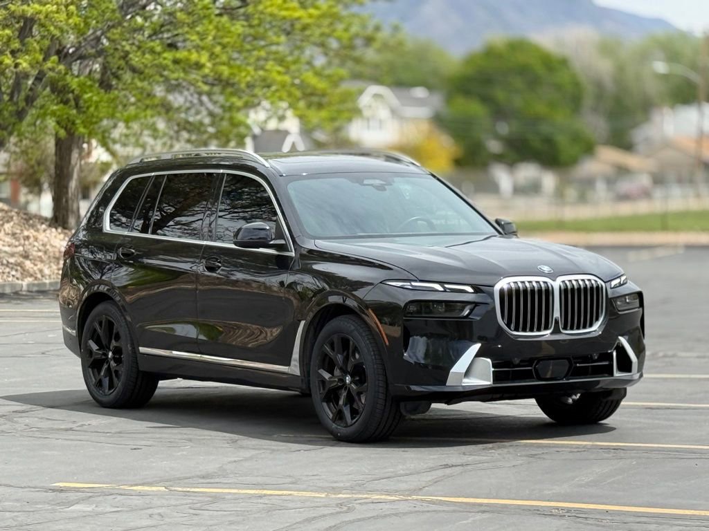 Used 2023 BMW X7 xDrive40i w/ Premium Package AWD/4WD image 3