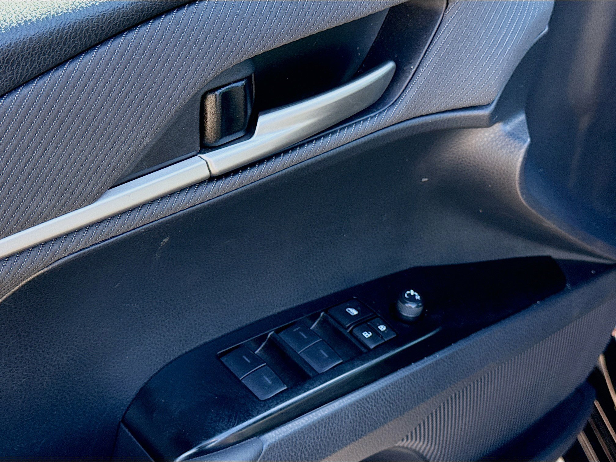 Used 2025 Toyota Camry SE w/ Convenience Package image 22