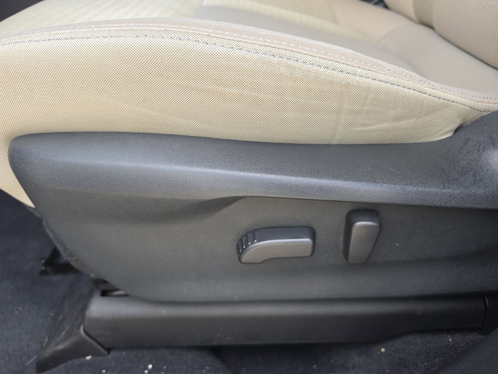 Used 2022 Subaru Ascent Premium w/ Convenience Package AWD/4WD image 7