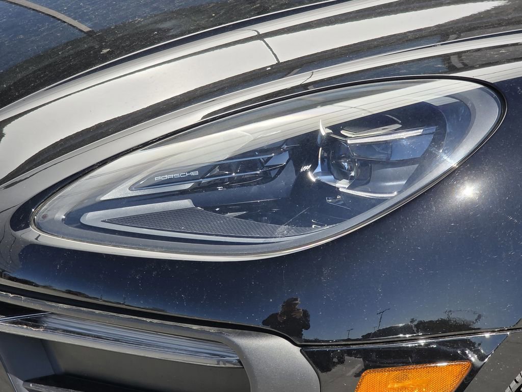 Used 2025 Porsche Macan image 11