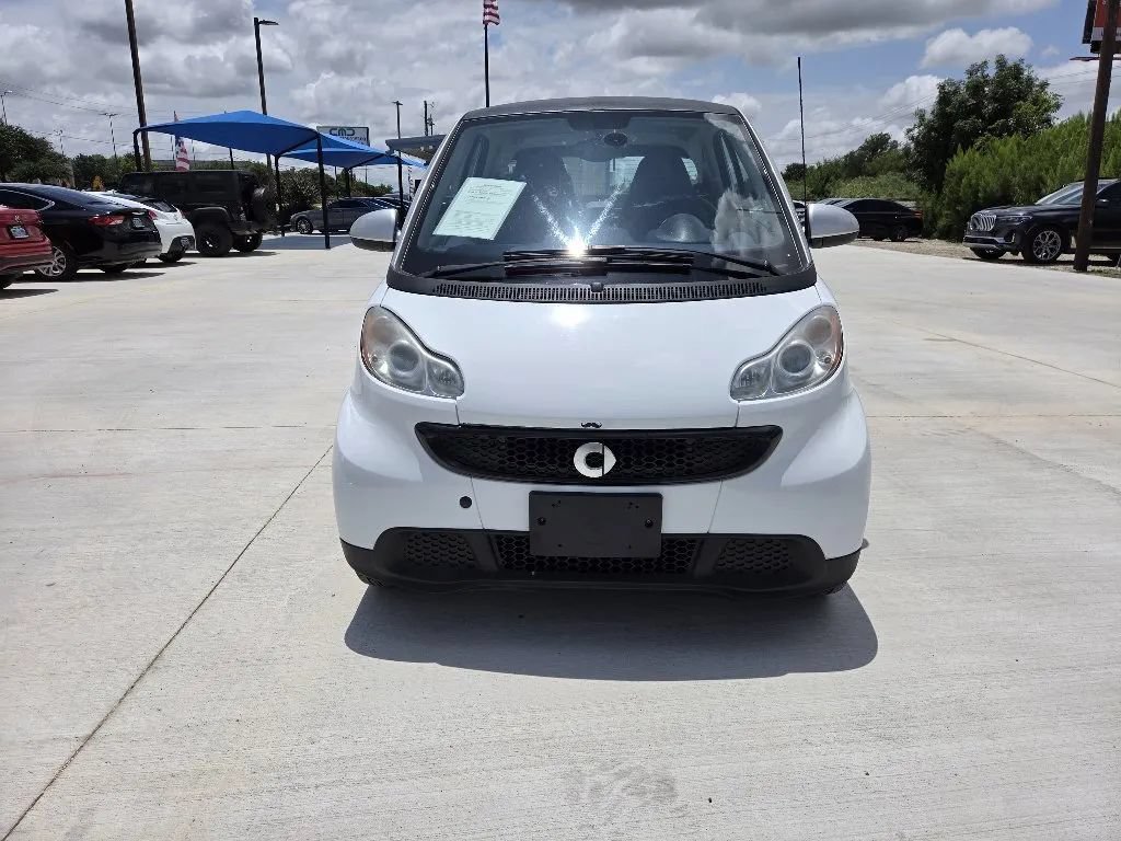 Used 2015 smart fortwo pure RWD image 2