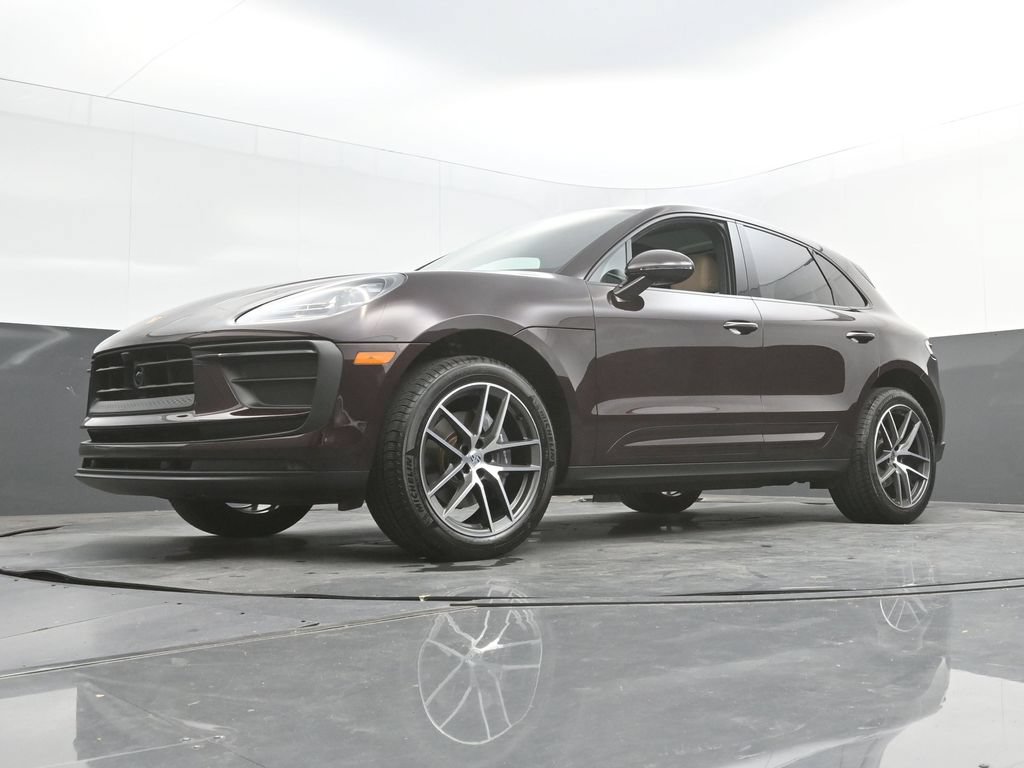 Certified 2024 Porsche Macan AWD/4WD image 35