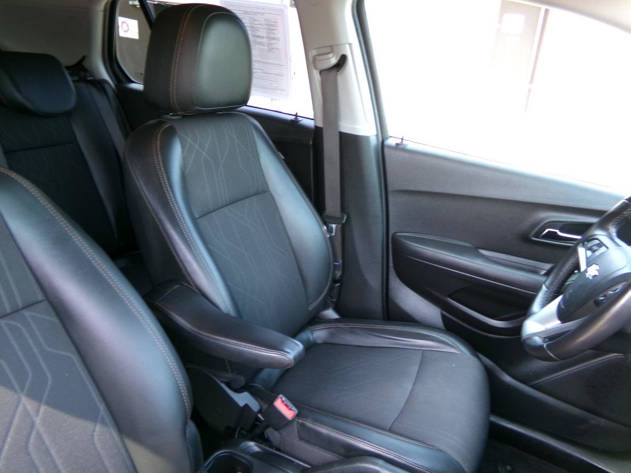 Used 2019 Chevrolet Trax LT w/ LT Convenience Package AWD/4WD image 32