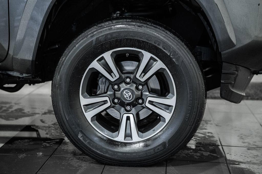 Used 2019 Toyota Tacoma TRD Sport image 18