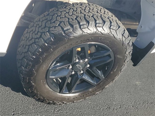 Used 2021 Chevrolet Silverado 1500 Custom Trail Boss w/ LPO, Dark Essentials Package image 5