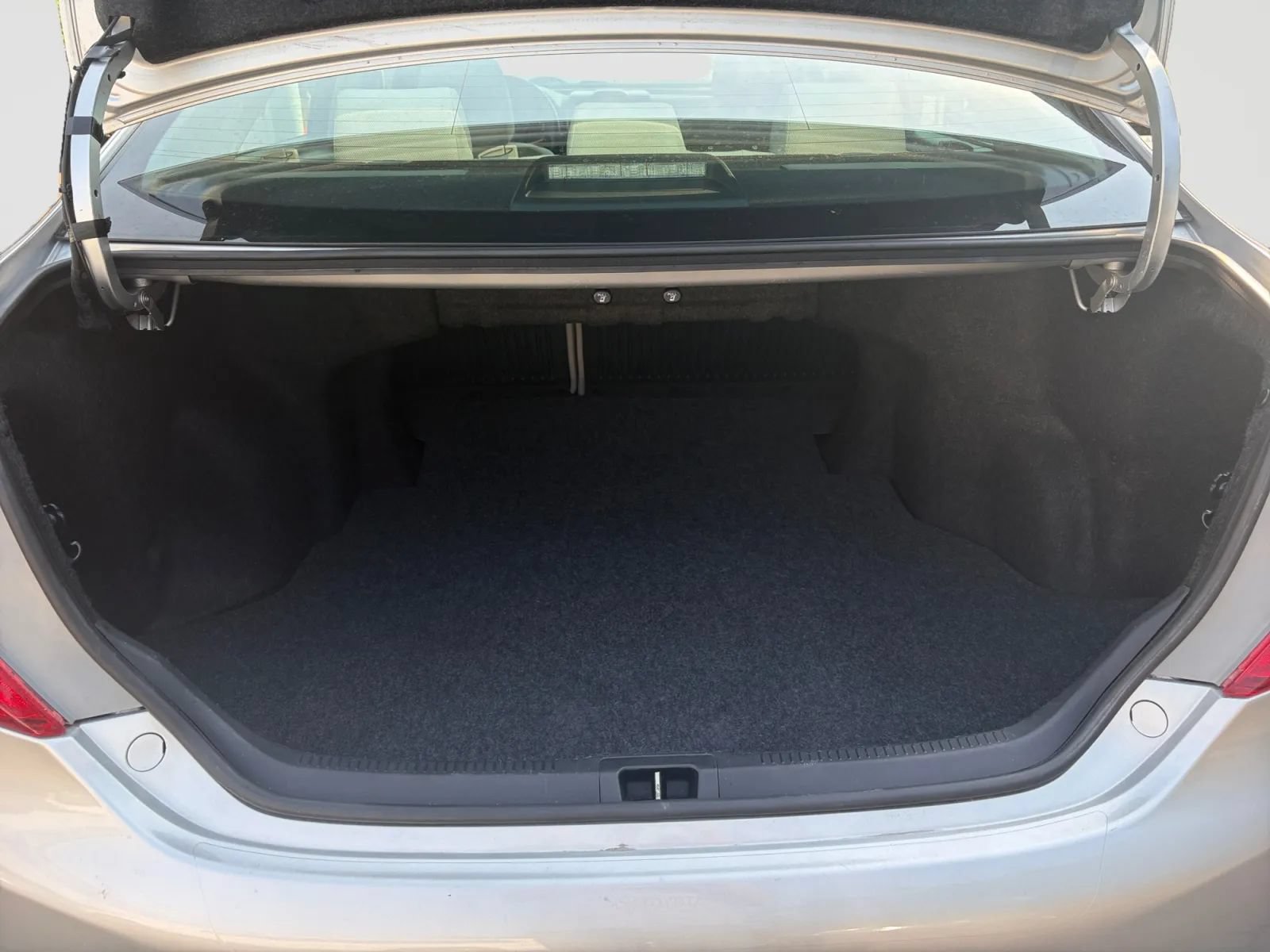Used 2012 Toyota Camry LE FWD image 16