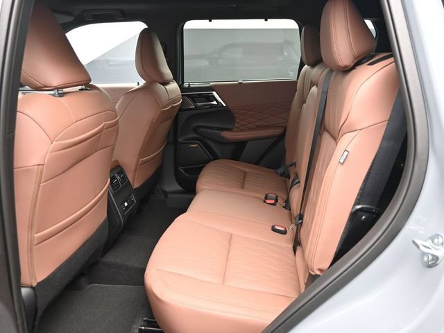 New 2026 Mitsubishi Outlander SEL FWD image 9