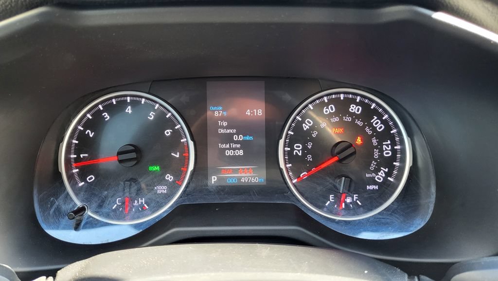 Used 2021 Toyota RAV4 XLE w/ Convenience Package FWD image 32