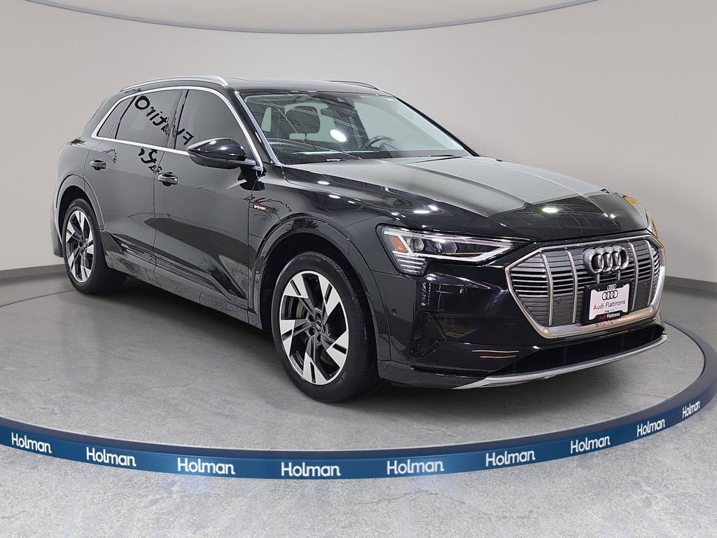 Used 2023 Audi e-tron Premium Plus w/ Premium Plus Package image 4