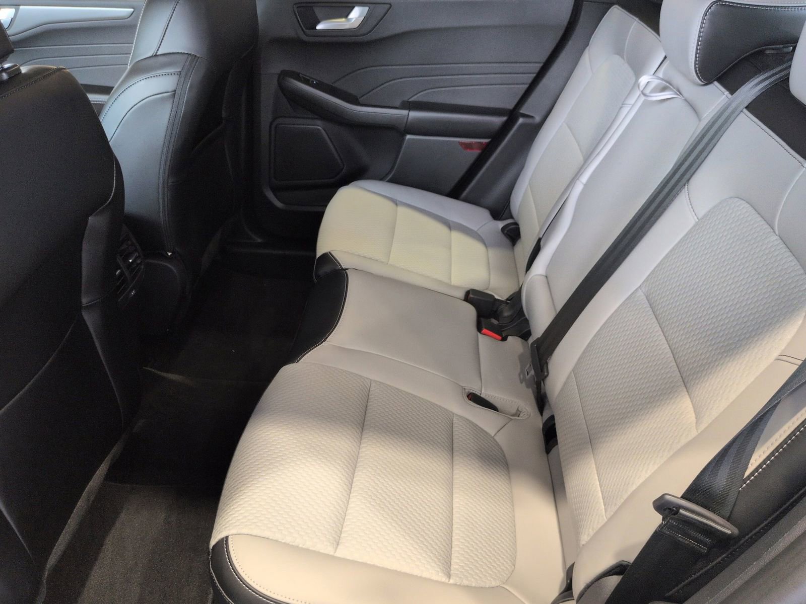 Certified 2025 Ford Escape SE FWD image 22