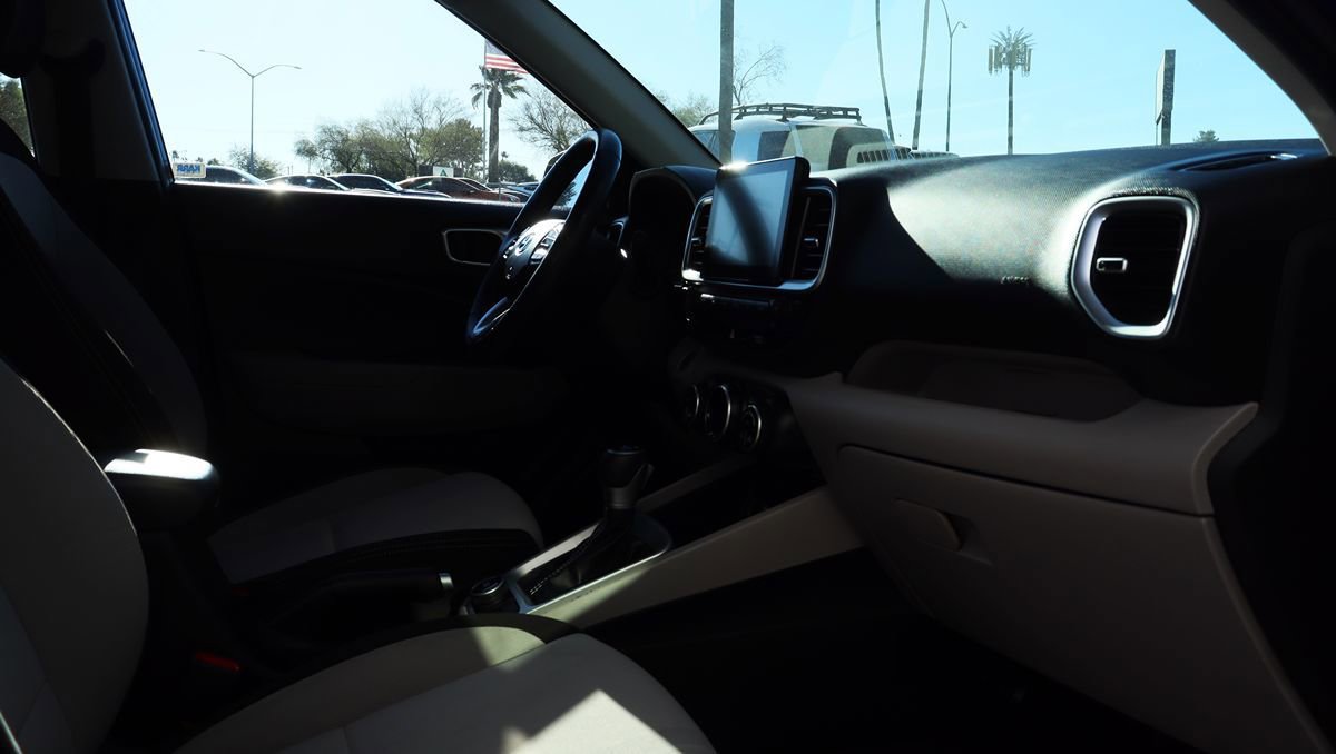 Used 2024 Hyundai Venue SEL image 34