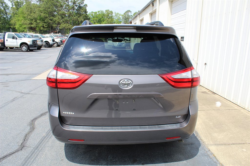 Used 2015 Toyota Sienna LE image 15