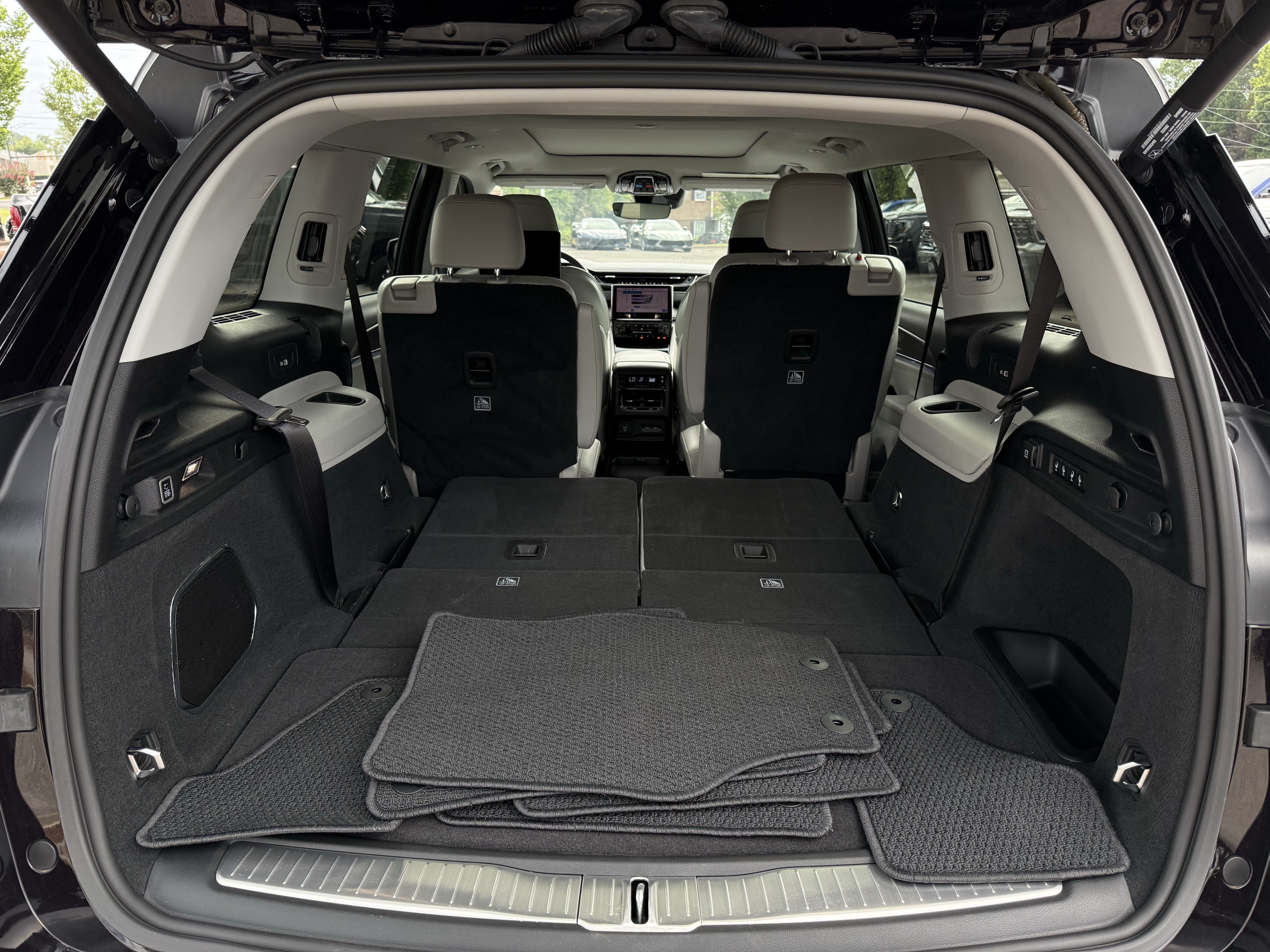 Used 2023 Jeep Grand Cherokee L Overland w/ Rear Seat Video Group I RWD image 37