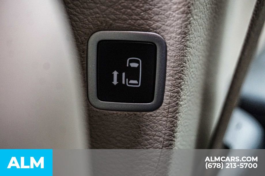 Used 2024 Chrysler Pacifica Select image 36