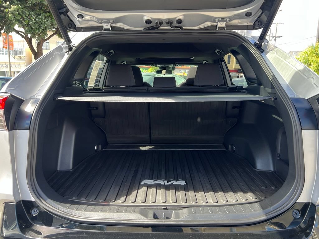 Used 2023 Toyota RAV4 SE w/ Convenience Package AWD/4WD image 42