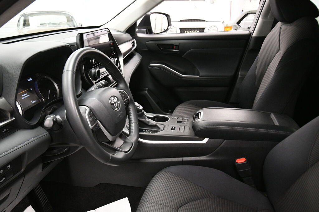 Certified 2024 Toyota Highlander LE image 18