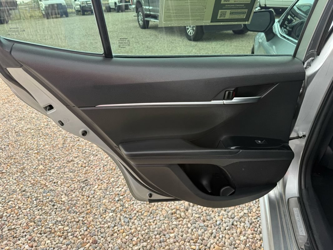 Used 2020 Toyota Camry SE FWD image 25