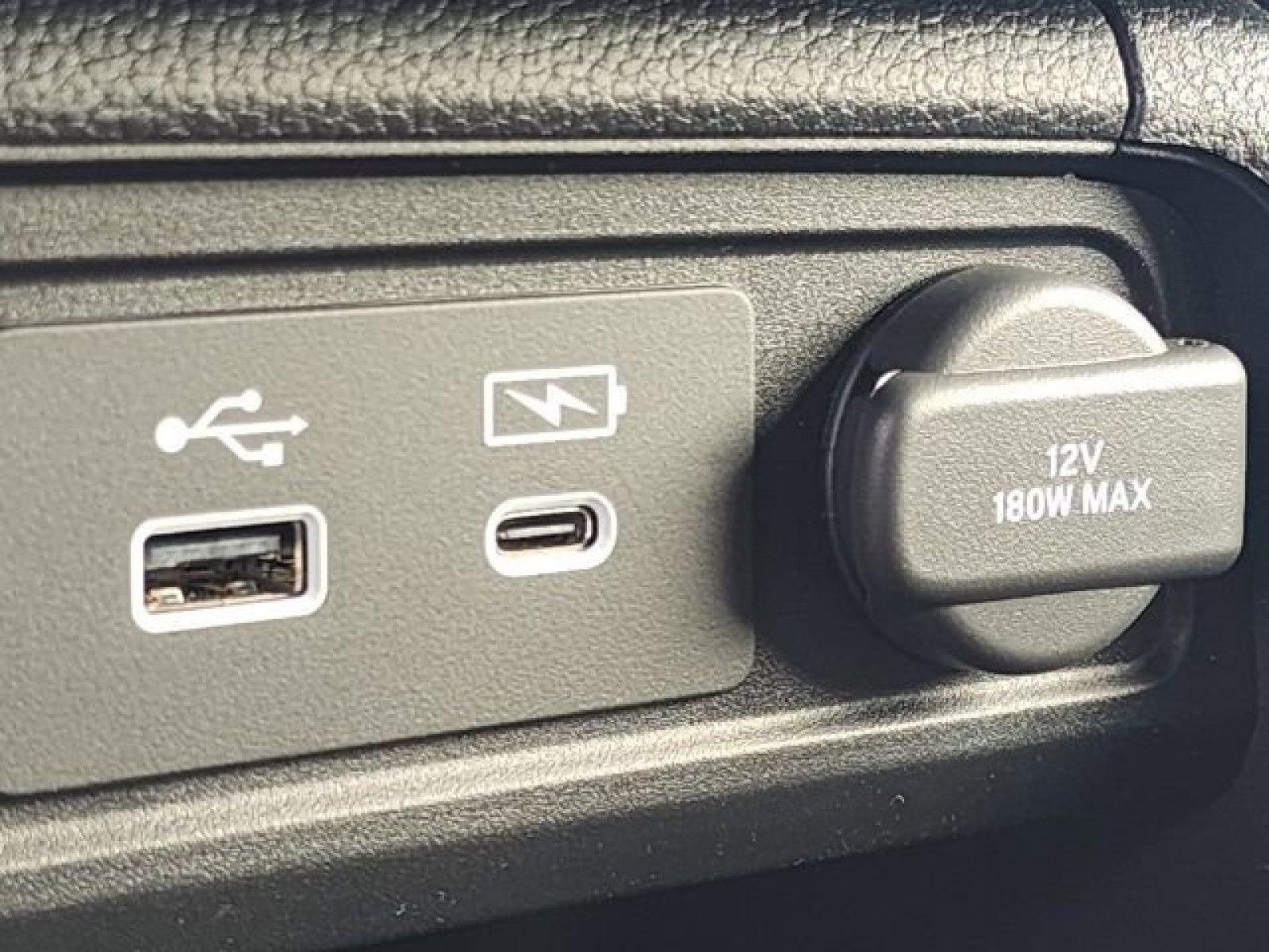 Used 2025 Honda Pilot Sport image 13