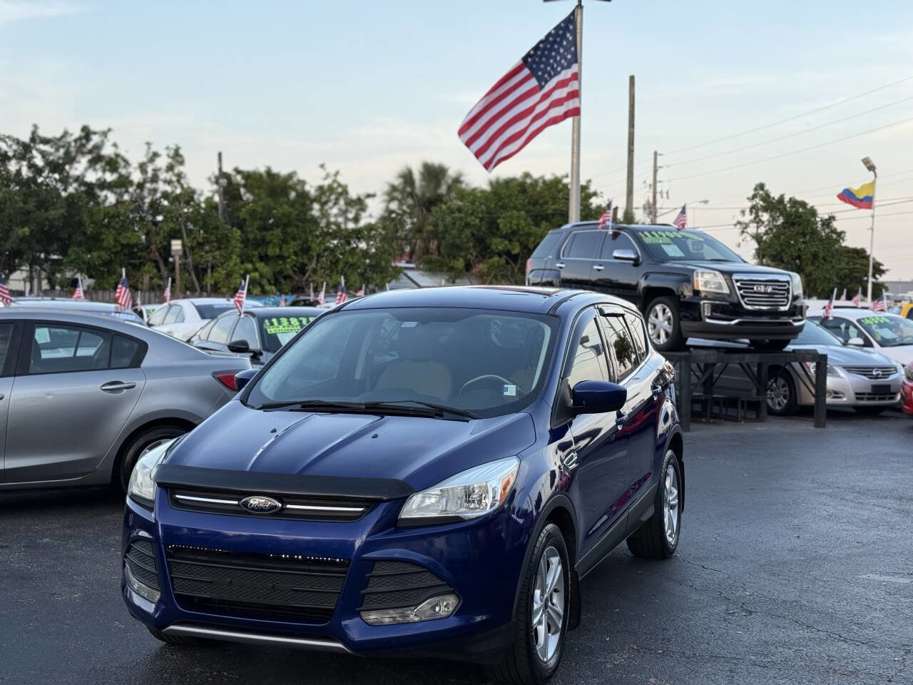 Used 2015 Ford Escape SE image 1