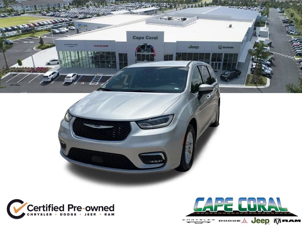 Used 2023 Chrysler Pacifica Touring-L FWD image 1