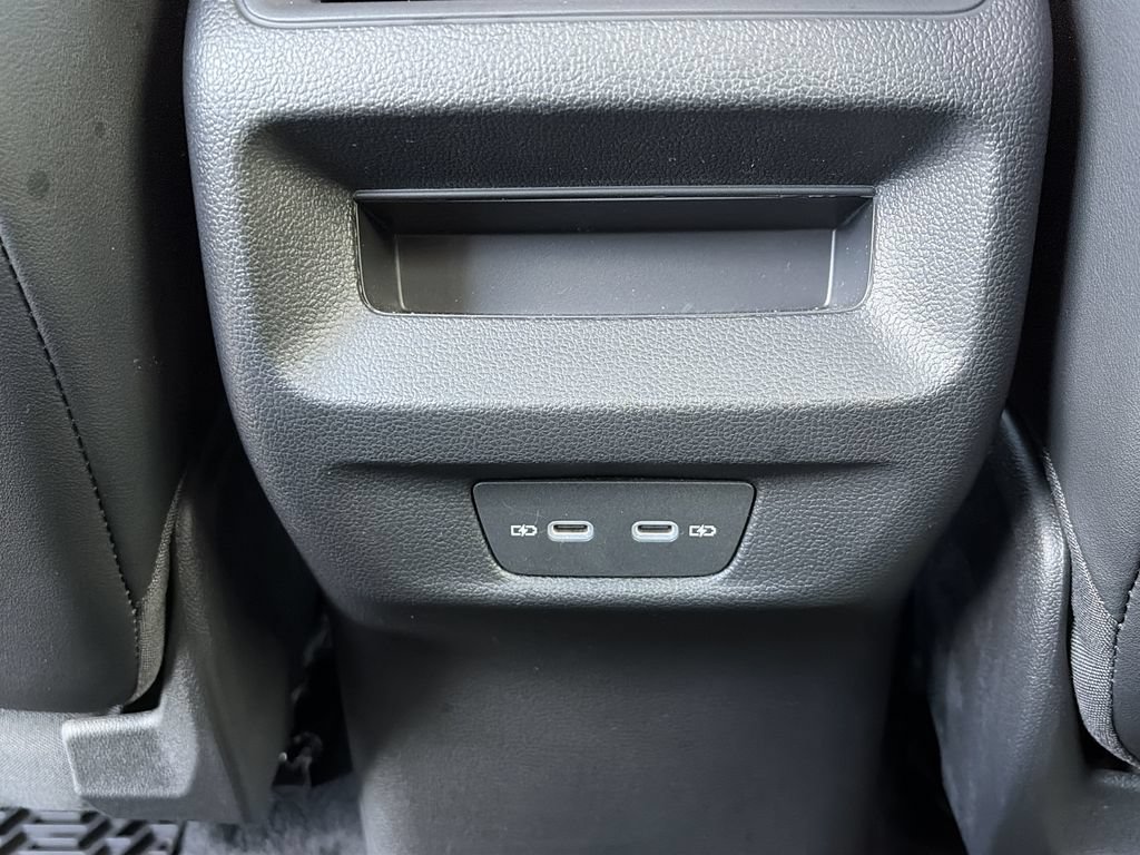 Used 2025 Volkswagen Tiguan SE FWD image 19
