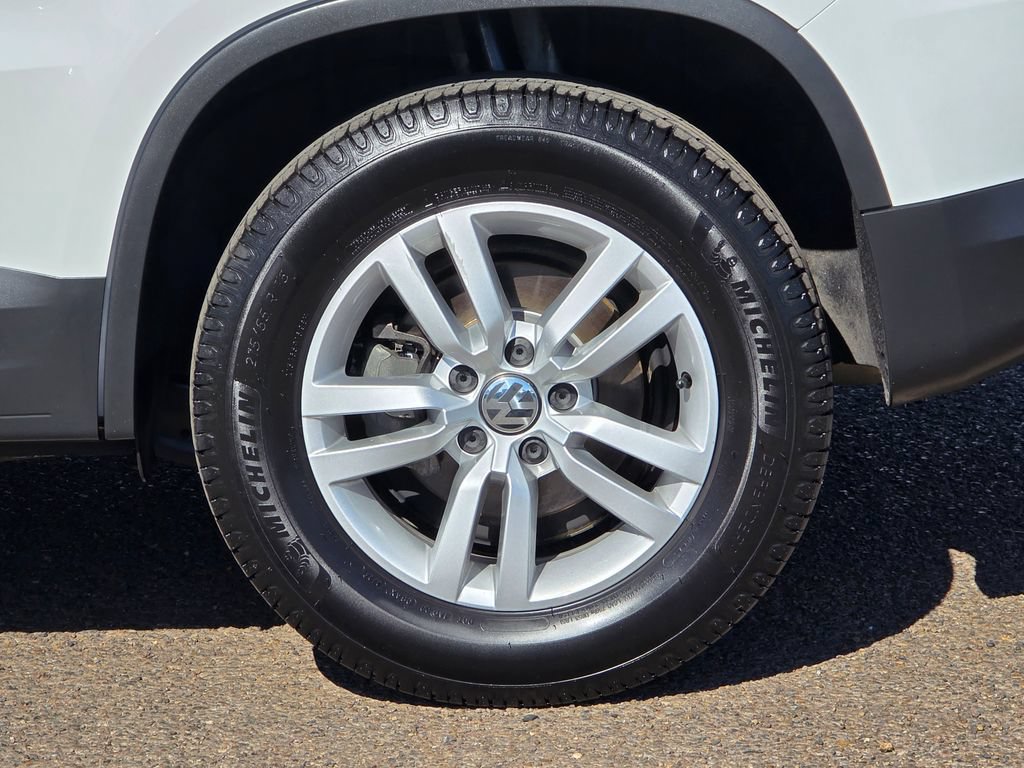 Used 2017 Volkswagen Tiguan S FWD image 25