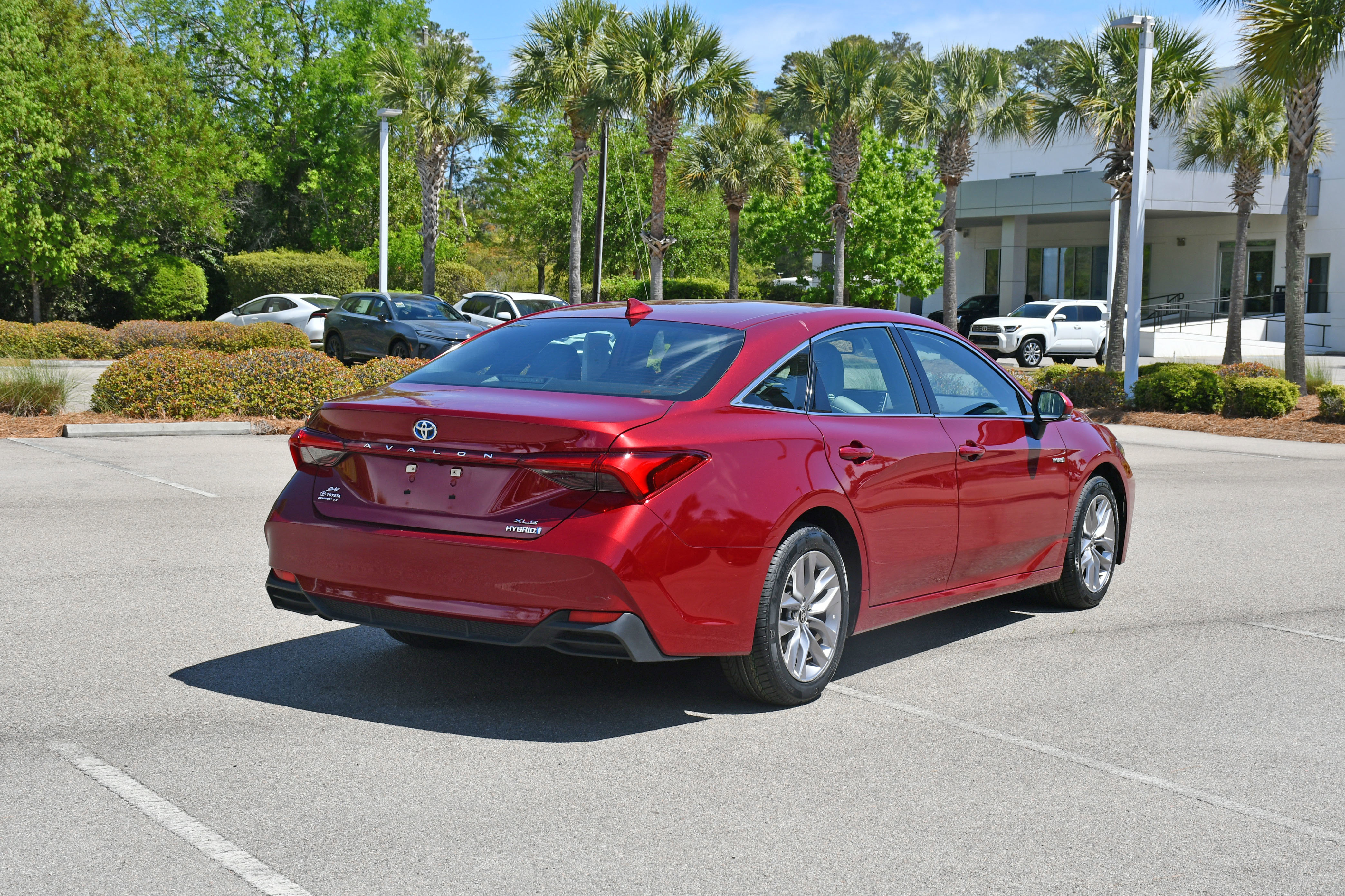 Certified 2021 Toyota Avalon XLE w/ Moonroof Package image 3