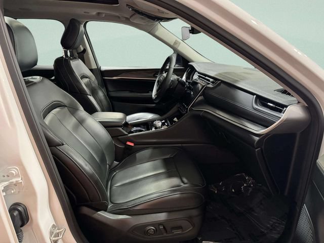 Used 2023 Jeep Grand Cherokee L Limited AWD/4WD image 30