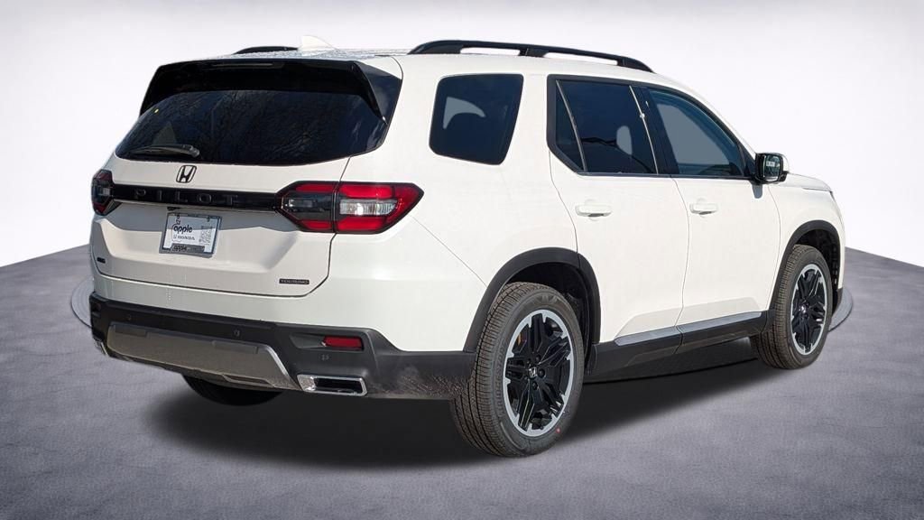 New 2026 Honda Pilot Touring image 3