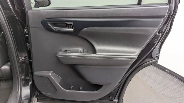 Used 2023 Toyota Highlander XSE FWD image 22