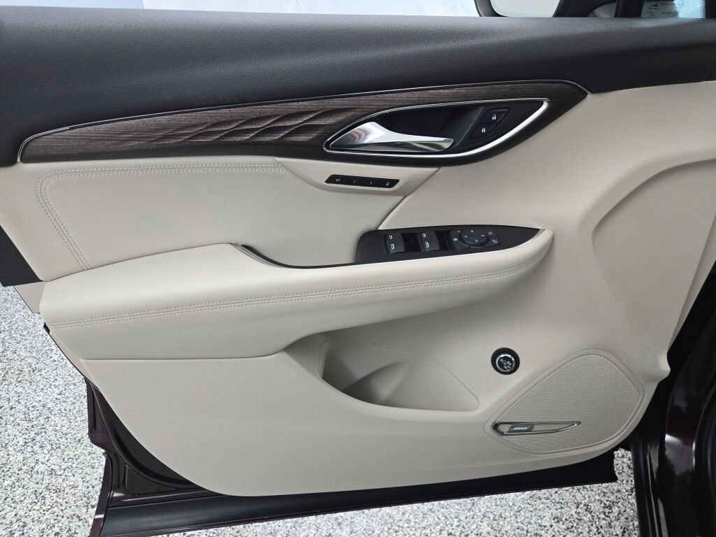 Used 2023 Buick Envision Avenir image 21