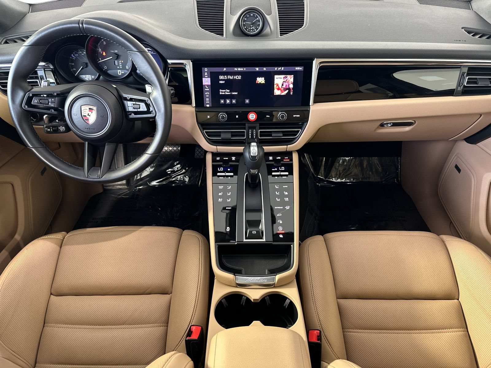 Certified 2023 Porsche Macan AWD/4WD image 6