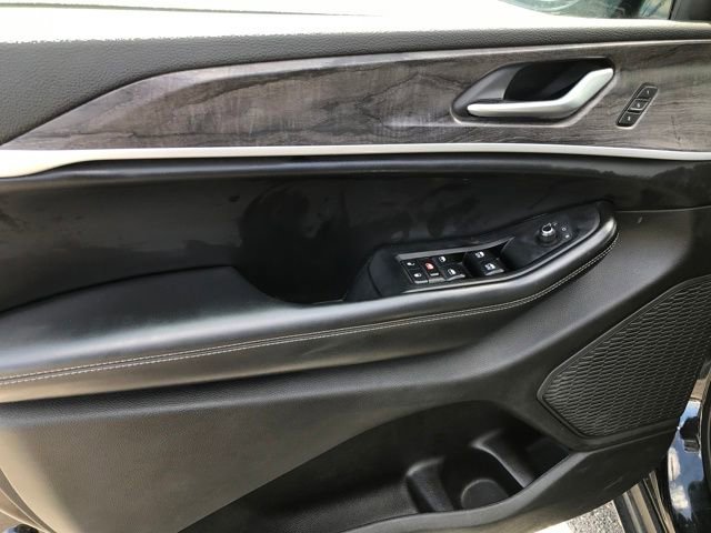 Used 2023 Jeep Grand Cherokee Limited image 15