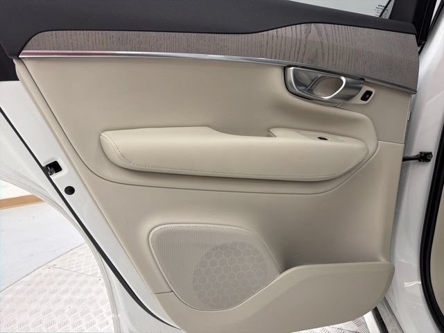 Used 2025 Volvo XC90 B6 Plus w/ Protection Package Premier AWD/4WD image 9