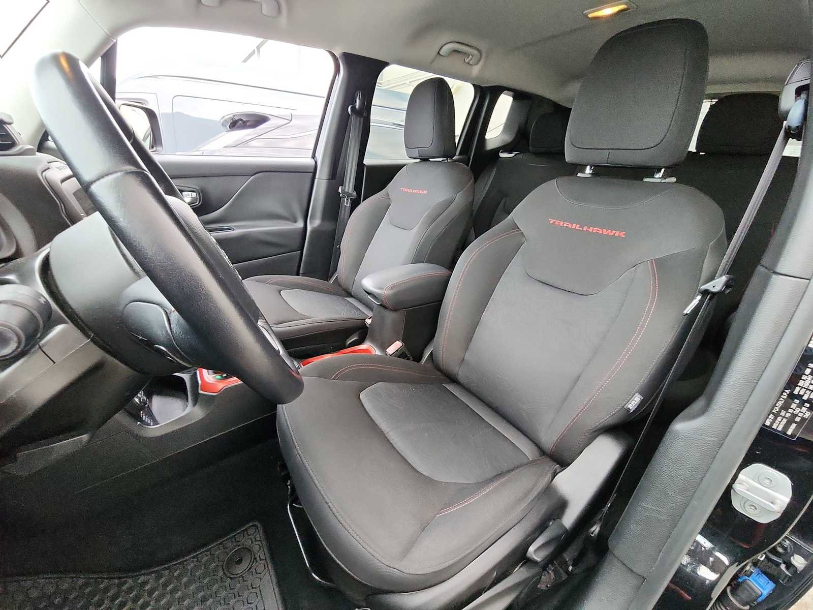 Used 2017 Jeep Renegade Trailhawk image 12