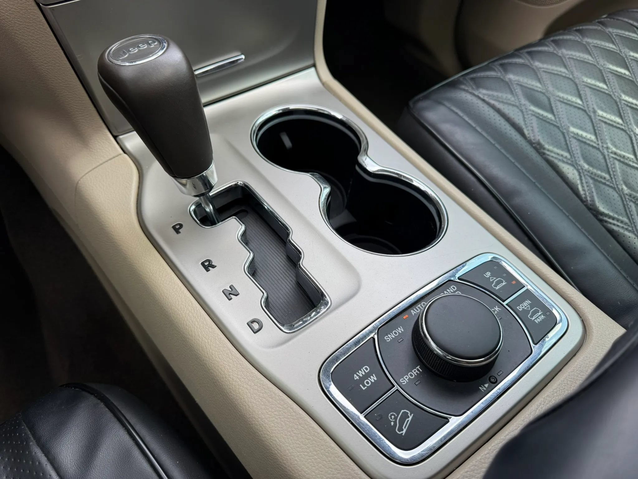Used 2011 Jeep Grand Cherokee Overland AWD/4WD image 28