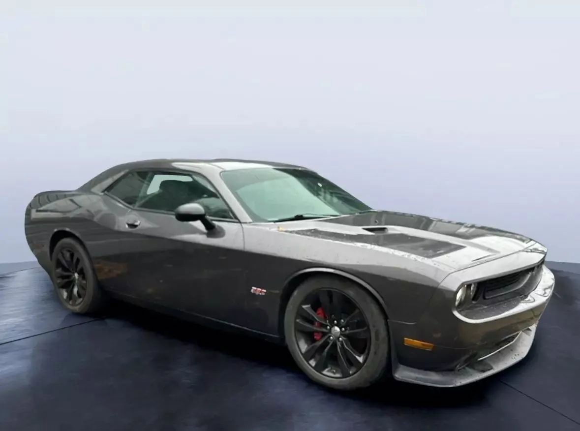 Used 2014 Dodge Challenger SRT8 RWD image 7