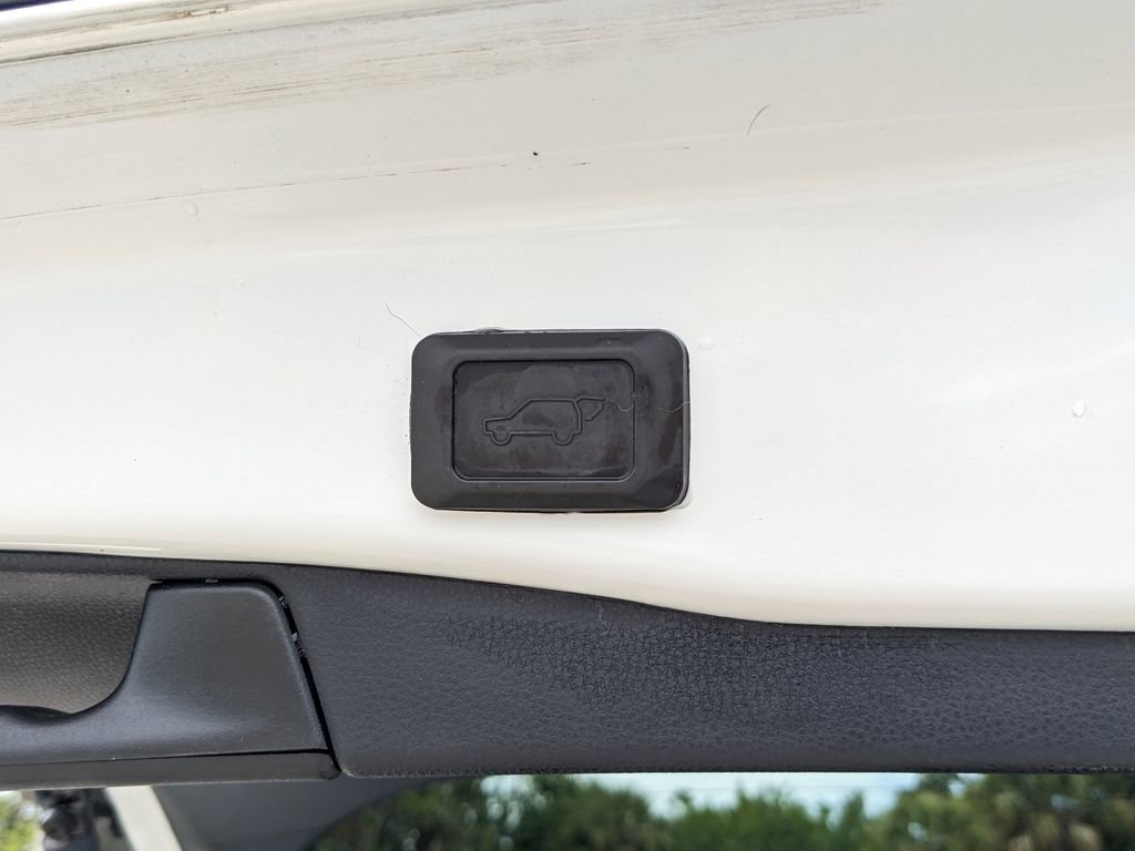 Used 2022 Toyota RAV4 Limited image 16