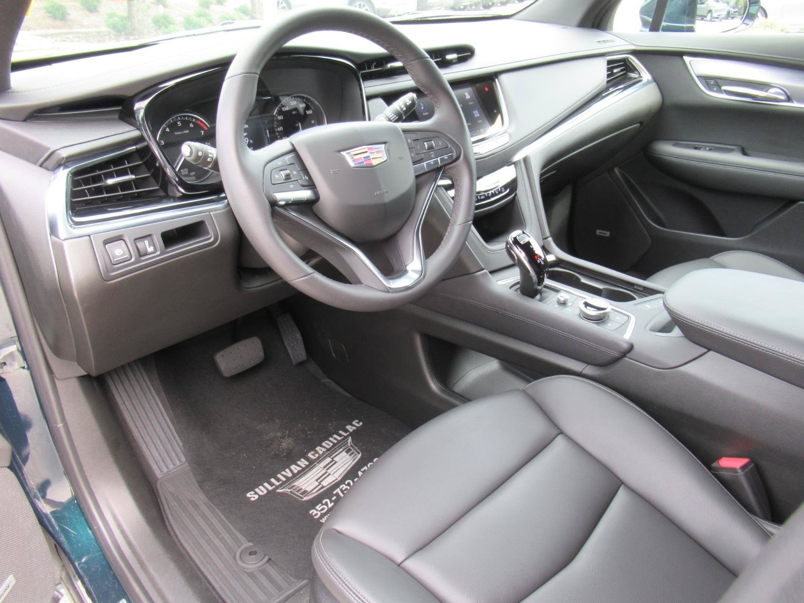 Certified 2025 Cadillac XT6 Luxury FWD image 16