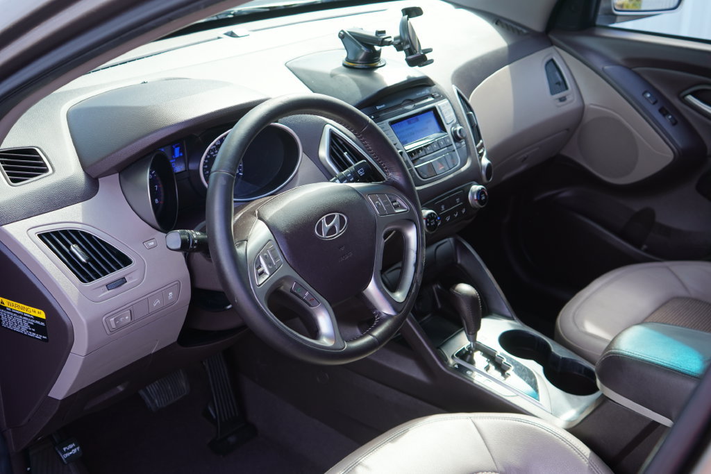 Used 2010 Hyundai Tucson GLS FWD image 12