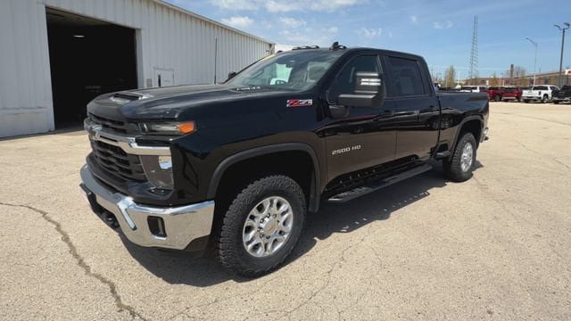 Used 2024 Chevrolet Silverado 2500 LT AWD/4WD image 9