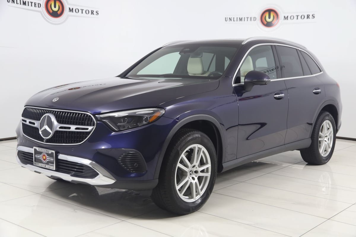 Used 2023 Mercedes-Benz GLC 300 4MATIC w/ Pinnacle Trim Package image 5