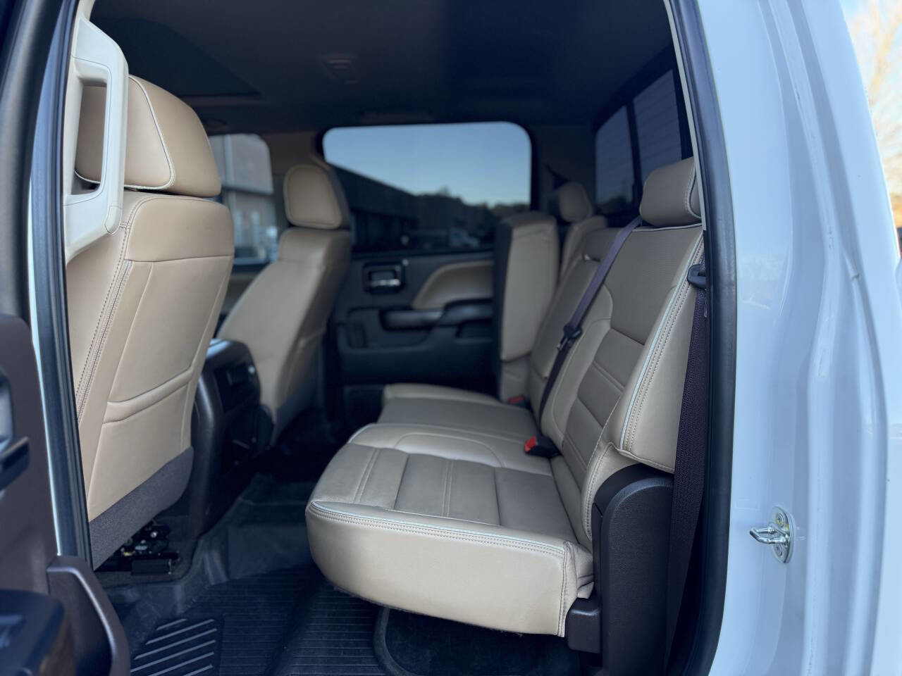 Used 2017 GMC Sierra 2500 Denali w/ Duramax Plus Package AWD/4WD image 17