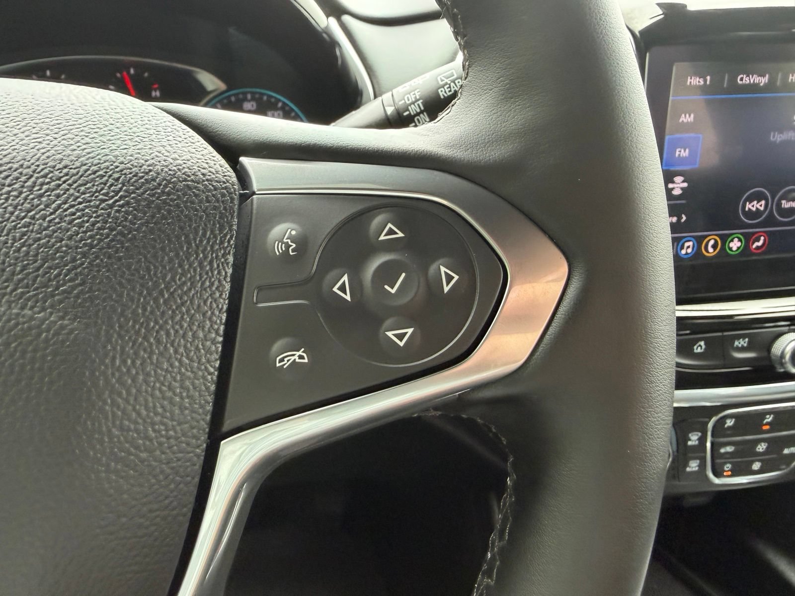 Used 2023 Chevrolet Traverse LT FWD image 15