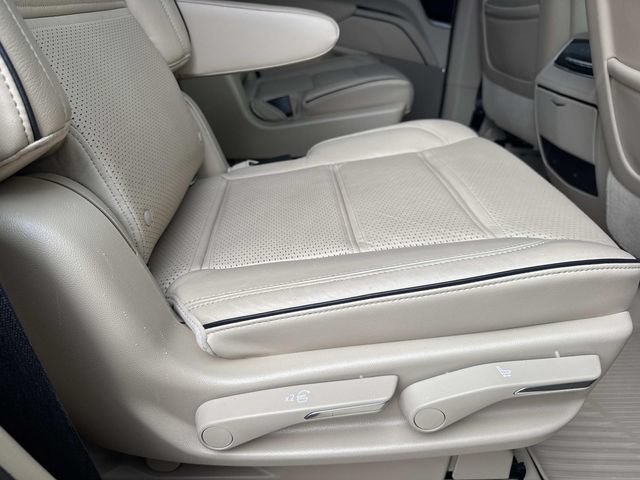 Used 2021 Cadillac Escalade Premium Luxury RWD image 19