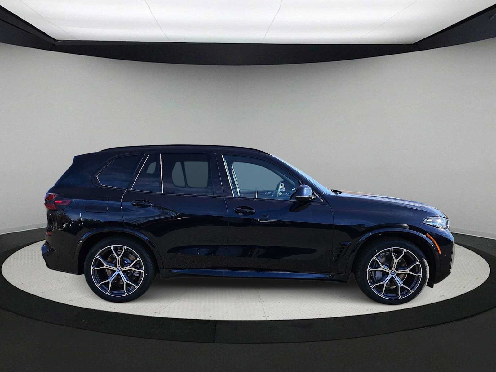 Used 2026 BMW X5 xDrive50e w/ M Sport Package AWD/4WD image 9