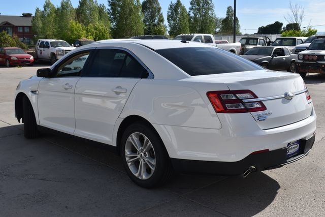 Used 2016 Ford Taurus SE FWD image 7