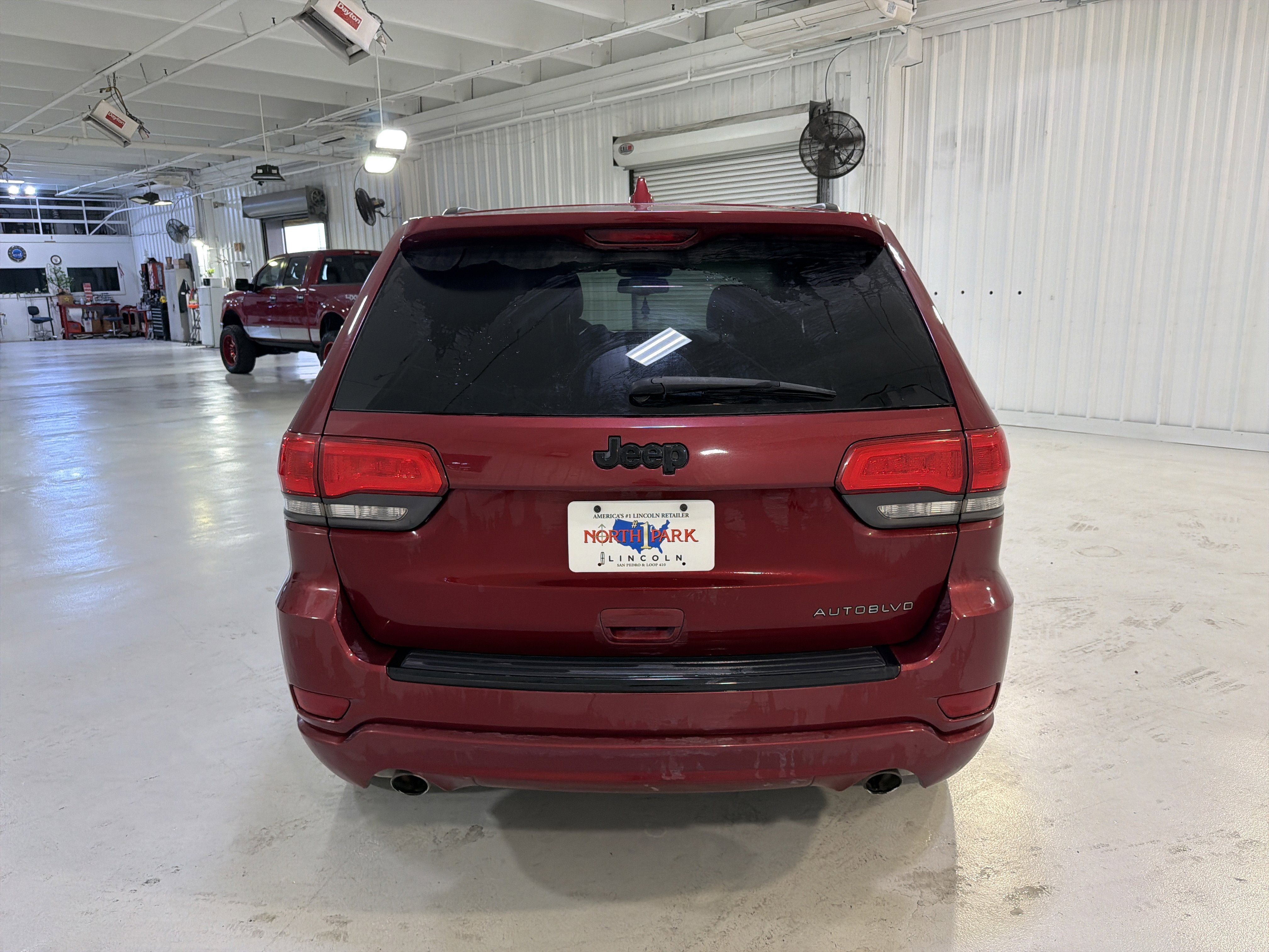 Used 2015 Jeep Grand Cherokee Altitude image 4