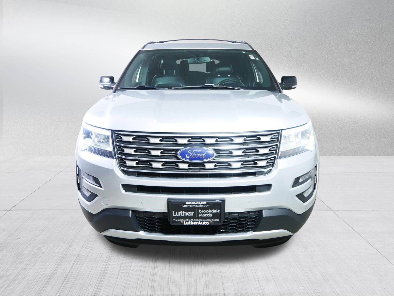Used 2017 Ford Explorer XLT w/ Equipment Group 202A AWD/4WD image 2