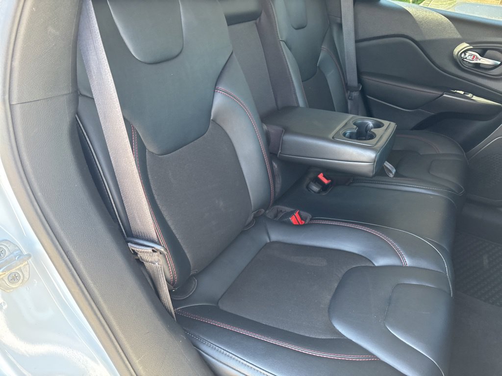 Used 2022 Jeep Cherokee Trailhawk w/ Comfort/Convenience Group AWD/4WD image 44
